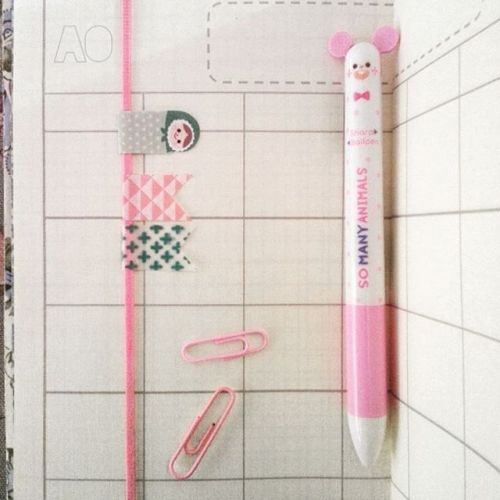 1-1-17 is starting out fresh! ..so much so I haven't even calendared it in yet! Made this years notebook with linen writing paper in baronial ivory 😍 seems to have a bit of a slick finish, it may be the year of the smudge? . . . . #planneraddict #penaddict #stationery #kawaii #pen #travelersjournal #bulletjournal #notebook #plannerstickers #cutepens #instagood #makersgonnamake #minimalist #make #darlingmovement #showmeyourplanner #handmadeparade #amandaochocki #paper #journal #onmydesk #diary #lettering #ephemera #plannerlife #knittersofinstagram #writersofinstagram #bujolove #japanstyle #ink