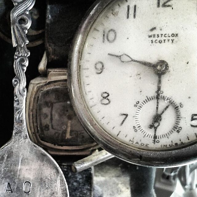 collector of watches and clocks ..even old crunchy ones that are only accurate twice a day 💕 . . . . . #makersgonnamake #pocketwatch #peaceofmind #timepiece #watchoftheday #makedoandmend #instagood #picoftheday #mood #vintage #handmadeforever #seekthesimplicity #makersvillage #darlingmovement #watchaddict #photography #mystudio #watchesofinstagram #horophile #blackandwhitephoto #amandaochocki #folk #wristshot #peace #slowfashionmovement #antiques #wristwatch #horology #wearethemakers #flashesofdelight